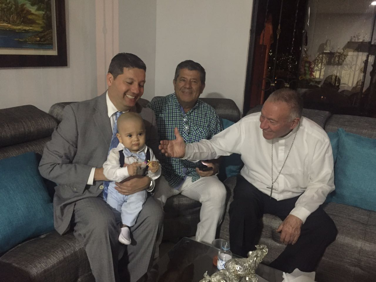 Tomás Murcia Olaya (padre), Tomás Murcia Rojas (abuelo), Tomás Murcia Ocampo y Monseñor Ramirez Gómez.